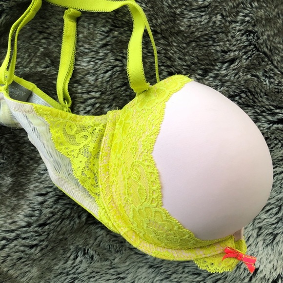 Victoria’s Secret Dream Angels Plunge Bra - Picture 1 of 2